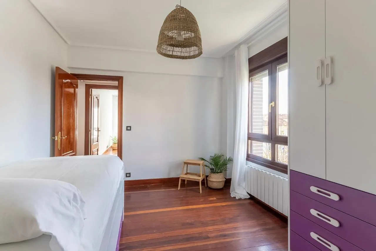 Apartamento Amplio, Muy Luminoso Y En El Centro De Sopelana